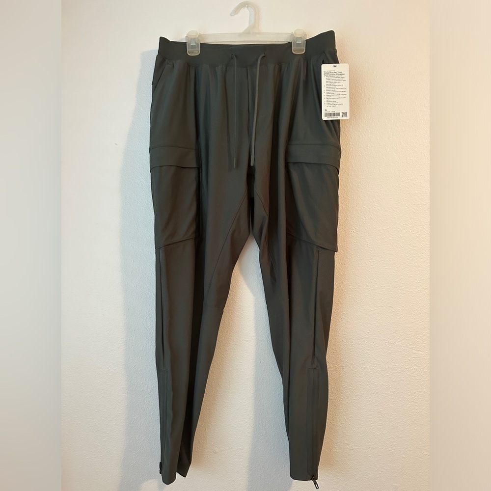 Men’s Lululemon Cargo Pocket Train Pant